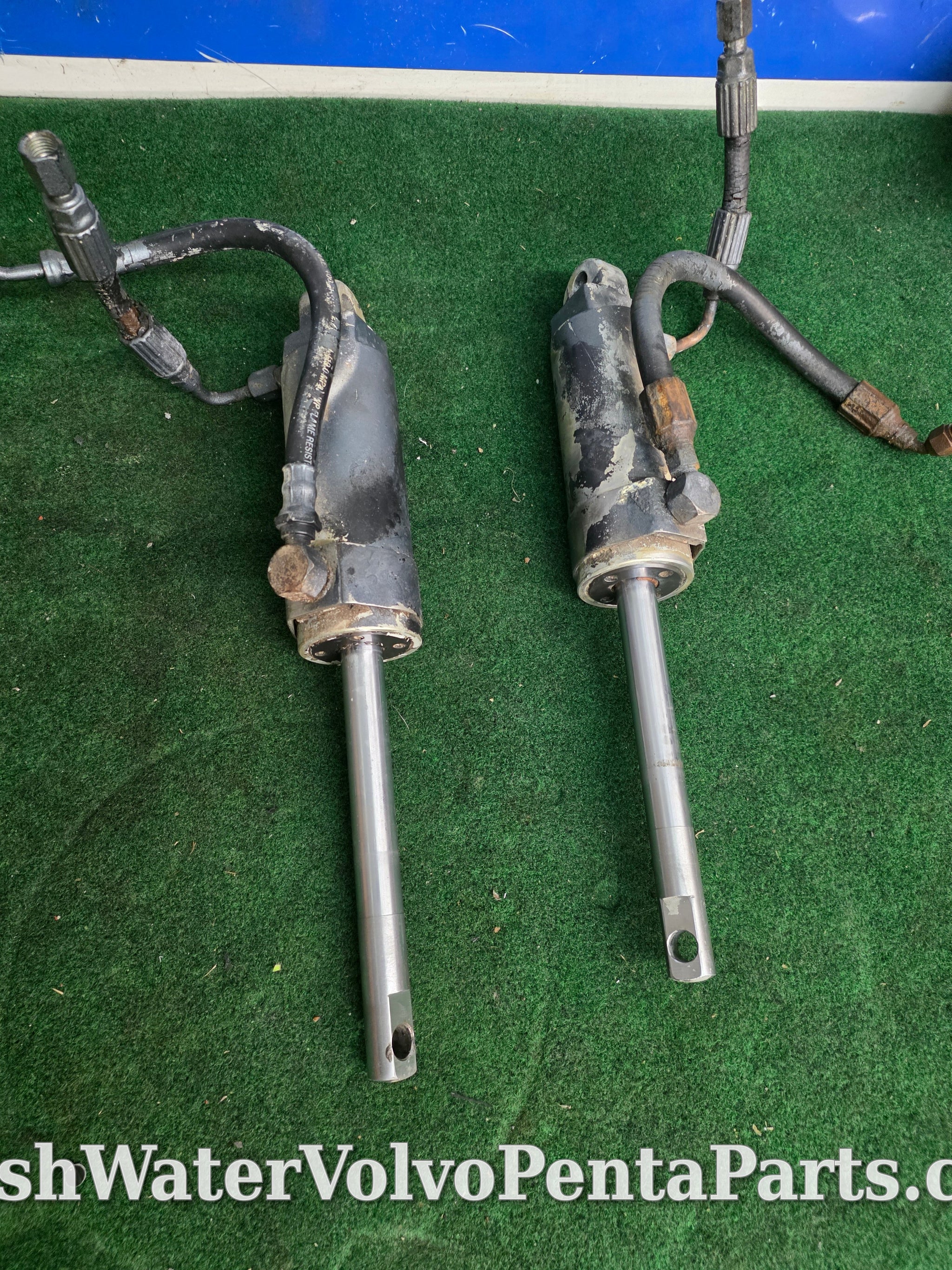 Volvo Penta 280pt trim cylinders Rare No corrosion