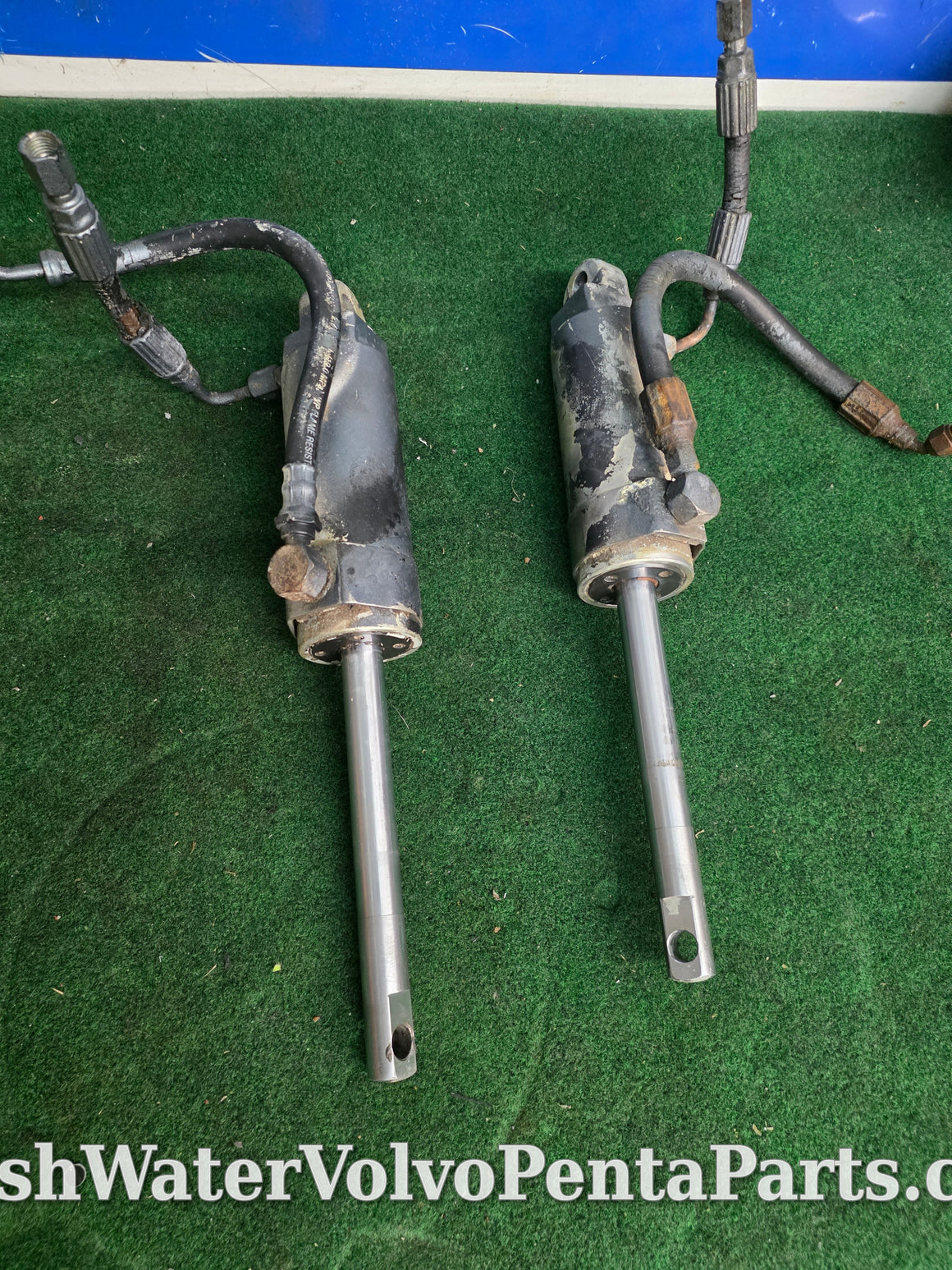 Volvo Penta 280pt trim cylinders Rare No corrosion