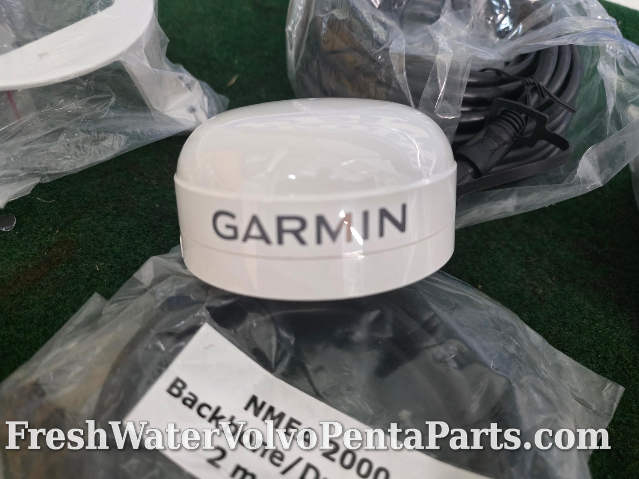 New old stock Garmin GPS 19x NMEA 2000 GPS Antenna wiring and mount