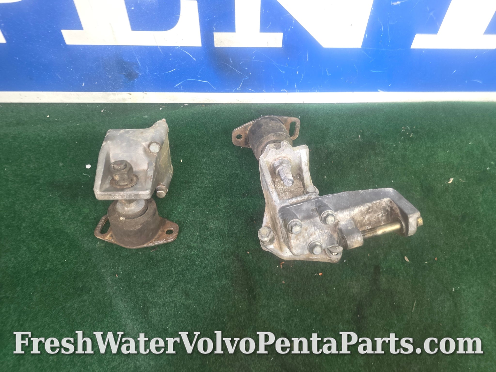 Volvo Penta Aq151 Aq171 Aq 125 Motor and alternator mounts 831919 831918 833926