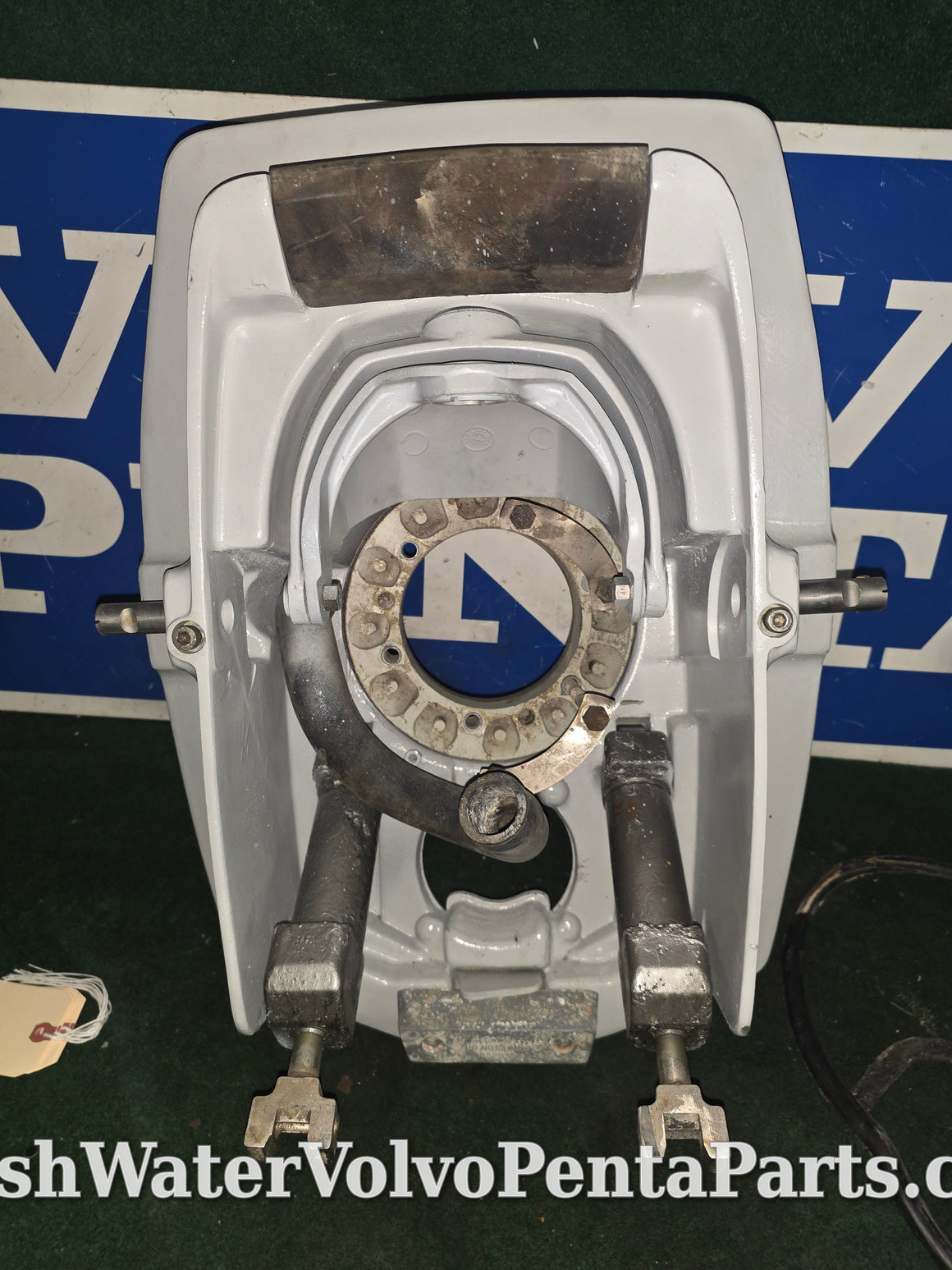 Volvo Penta 290 Dp-A Transom Plate lock out trim cylinders for House boat